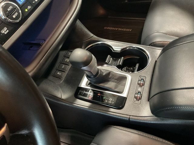 Used 2017 Toyota Highlander Limited AWD/4WD image 15