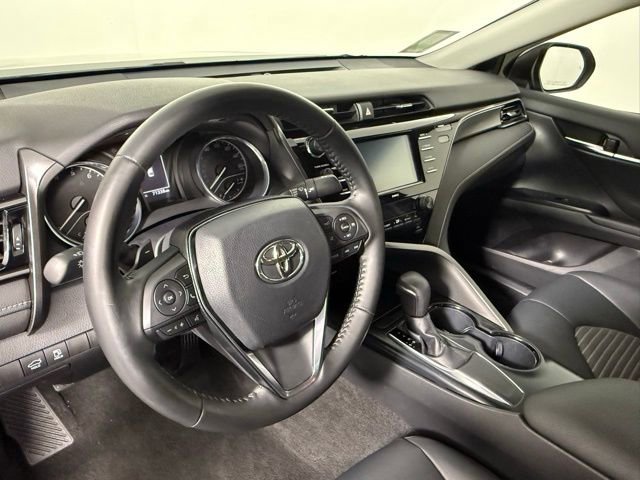 Used 2020 Toyota Camry SE w/ Convenience Package FWD image 16