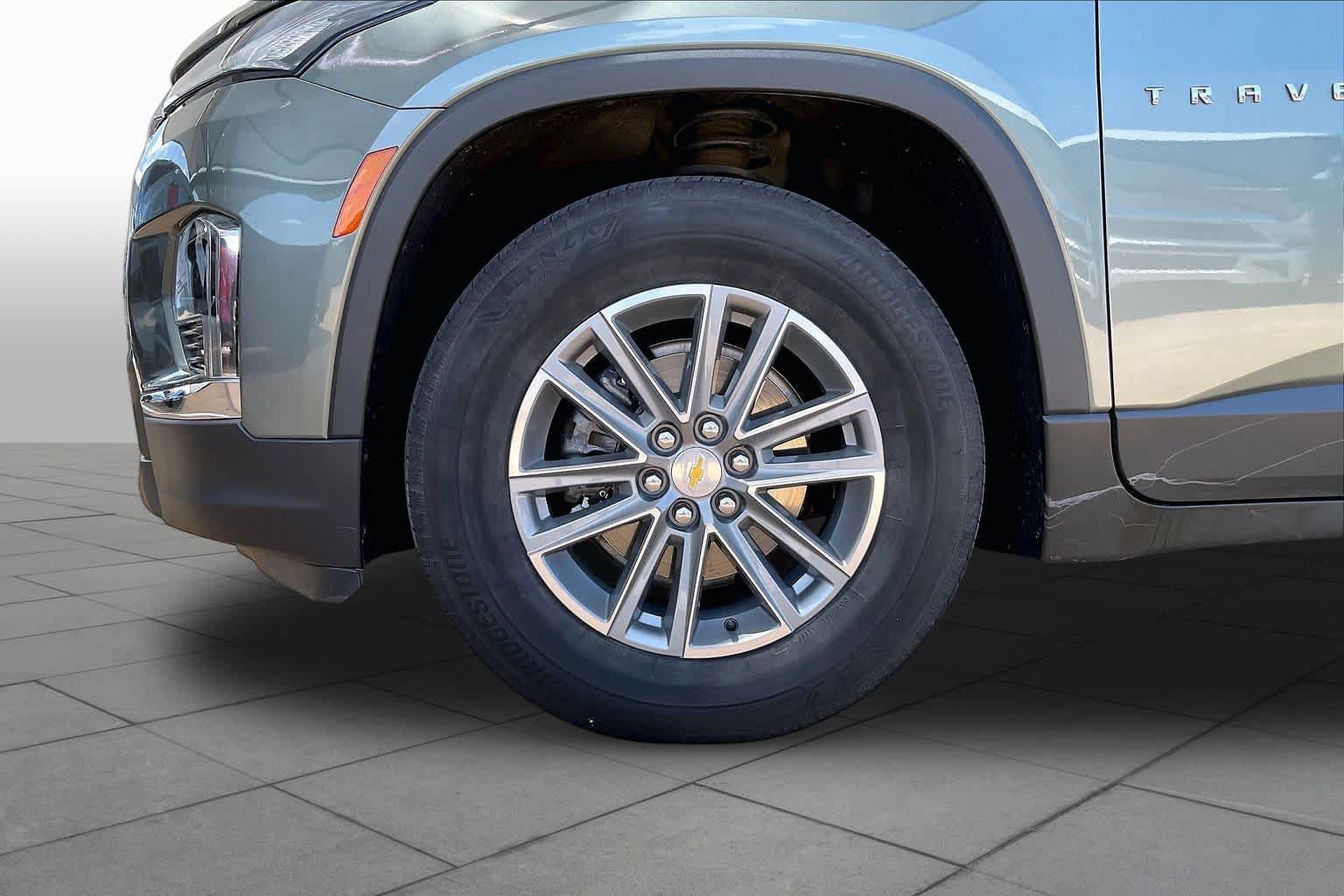 Used 2023 Chevrolet Traverse LT FWD image 11