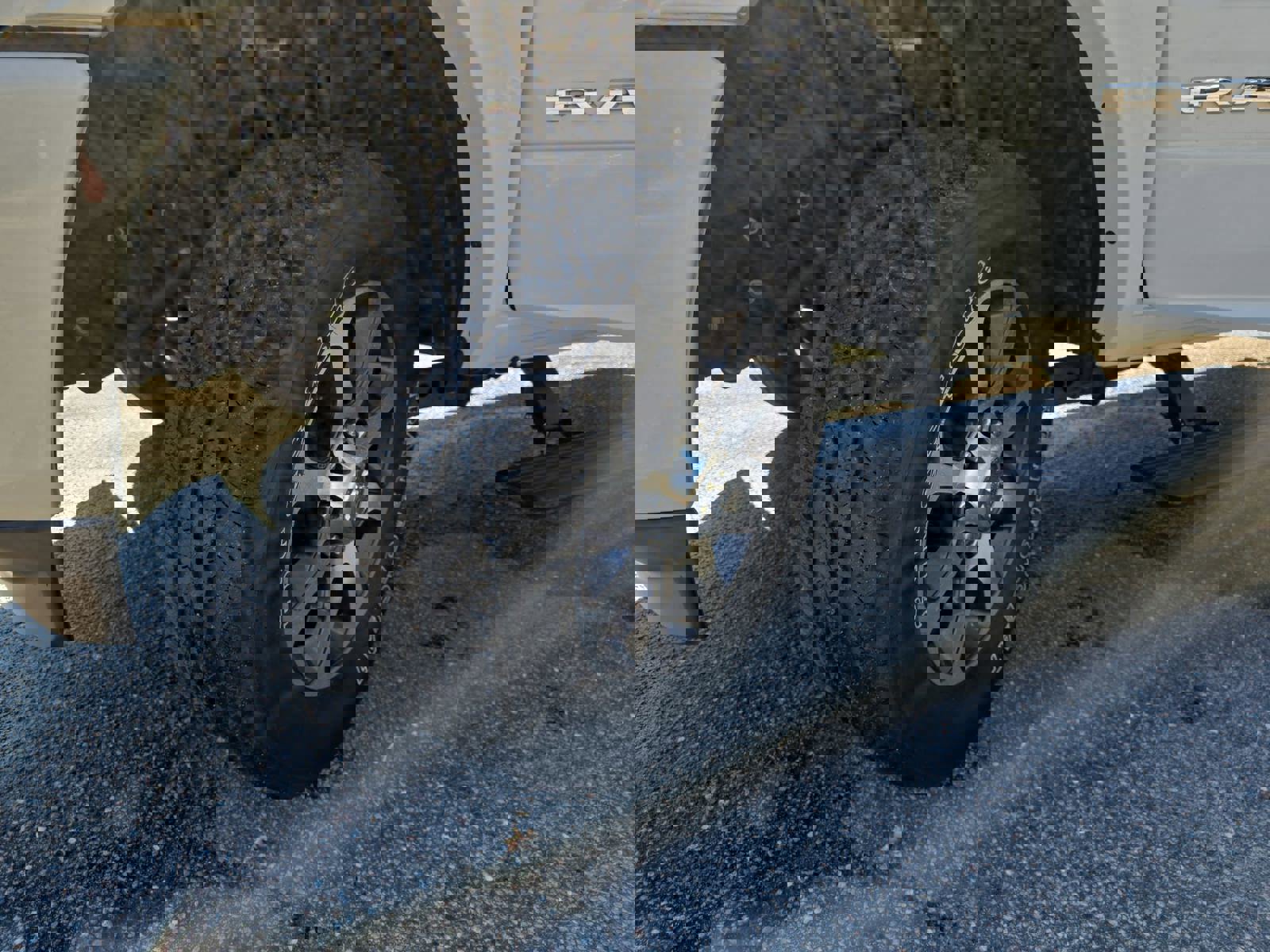 Used 2024 RAM 2500 Limited w/ Safety Group image 34