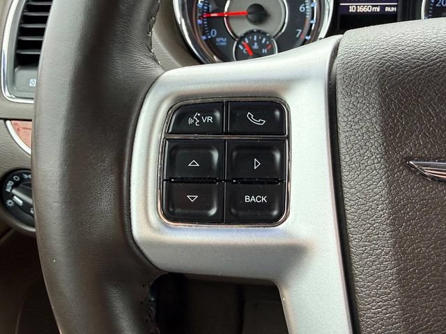 Used 2014 Chrysler Town & Country Touring FWD image 22