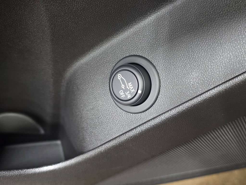 Used 2024 Chevrolet Equinox LT w/ LPO, Floor Liner Package FWD image 31