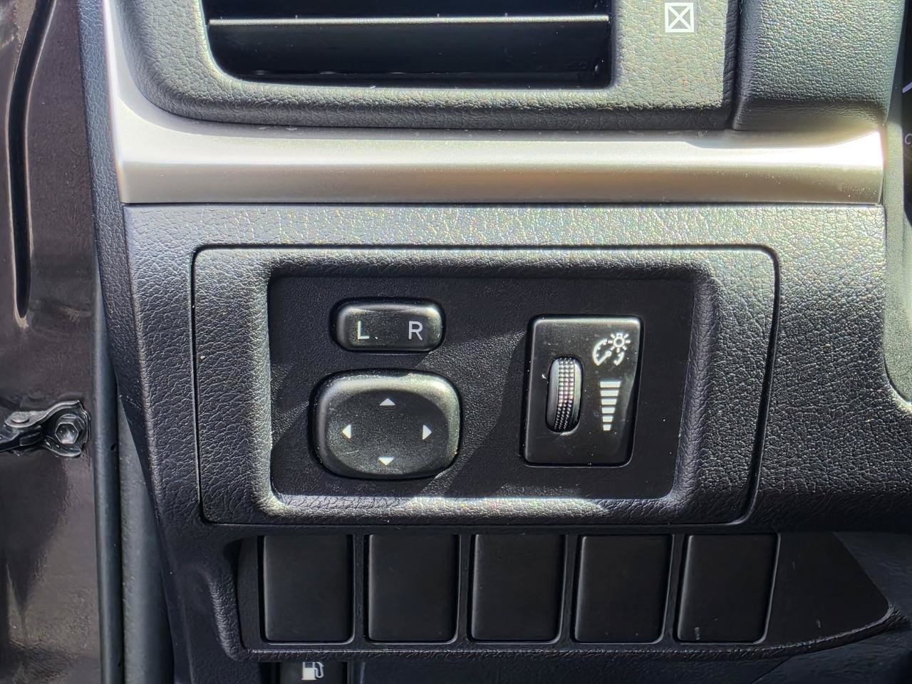 Used 2013 Lexus CT 200h w/ Premium Pkg w/Navigation FWD image 20