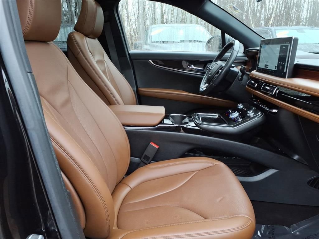 Used 2023 Lincoln Nautilus Reserve w/ Luxury Package AWD/4WD image 10