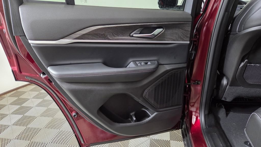 New 2025 Jeep Grand Cherokee Limited w/ Trailer Tow Package image 31