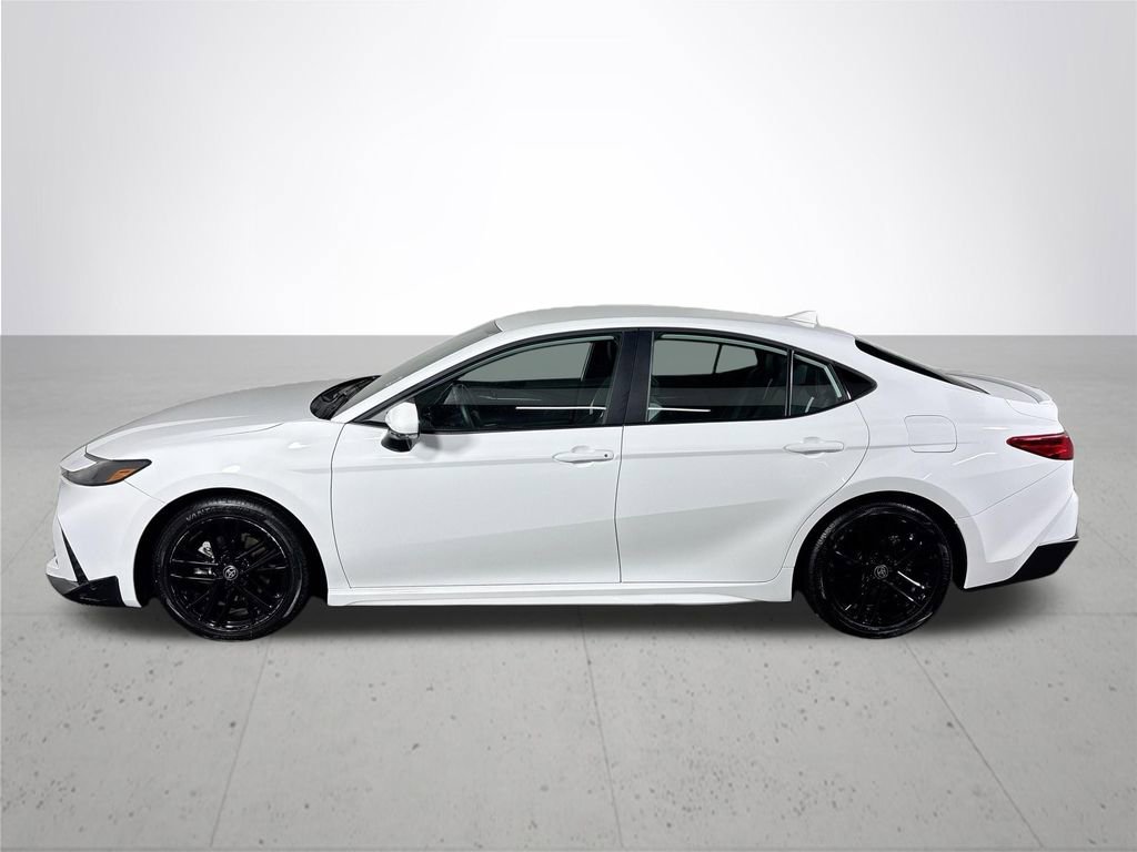 Used 2025 Toyota Camry SE image 9