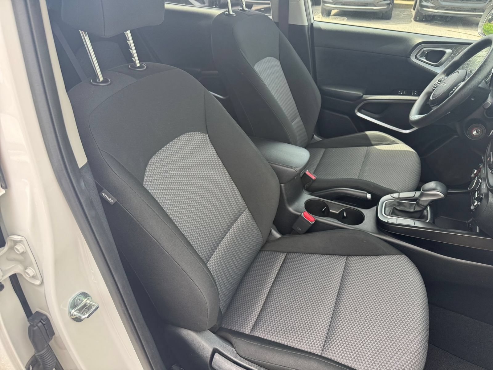 Used 2025 Kia Soul LX w/ LX Technology Package FWD image 34