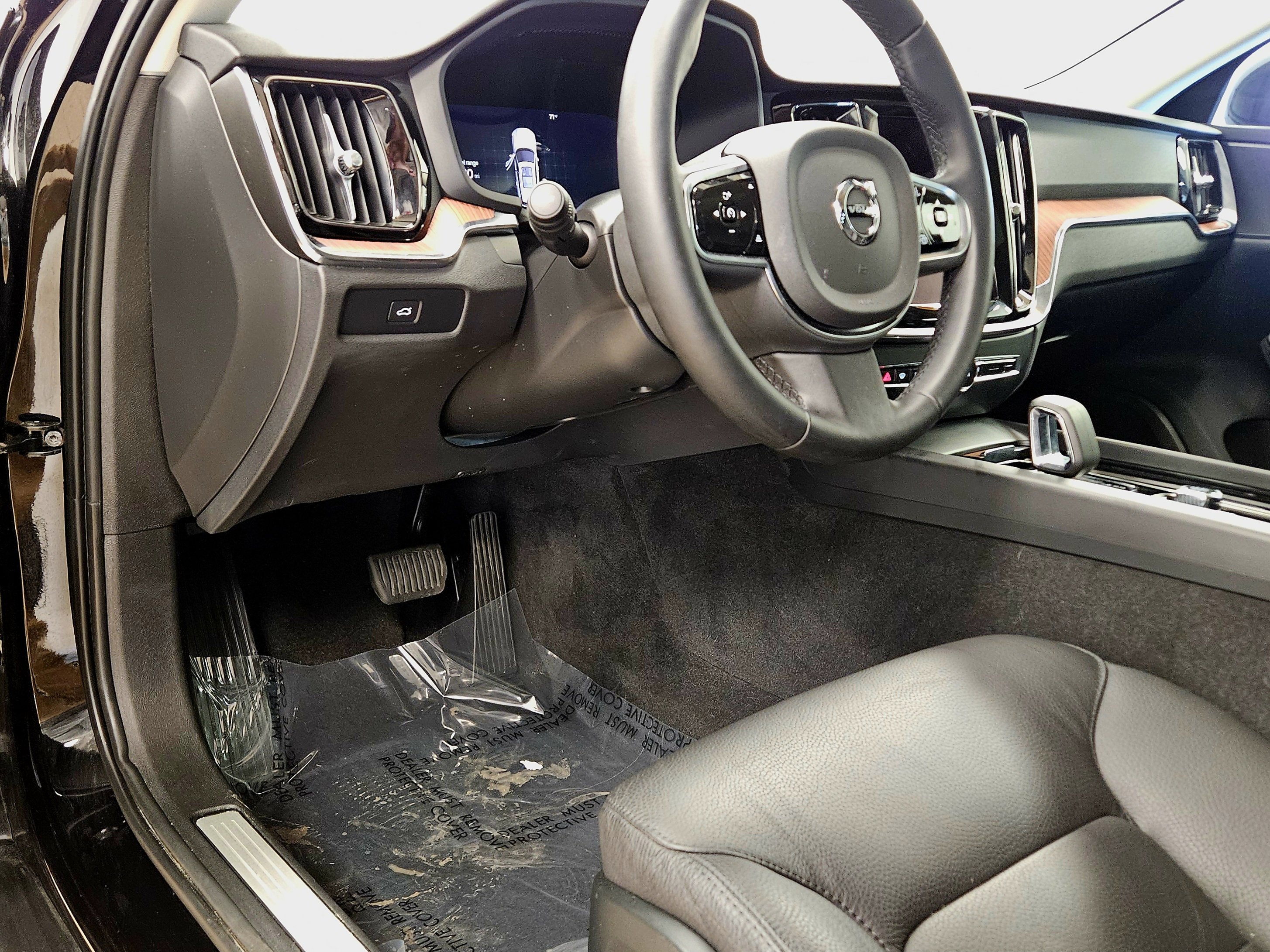 Used 2024 Volvo V60 B5 Cross Country Plus image 38