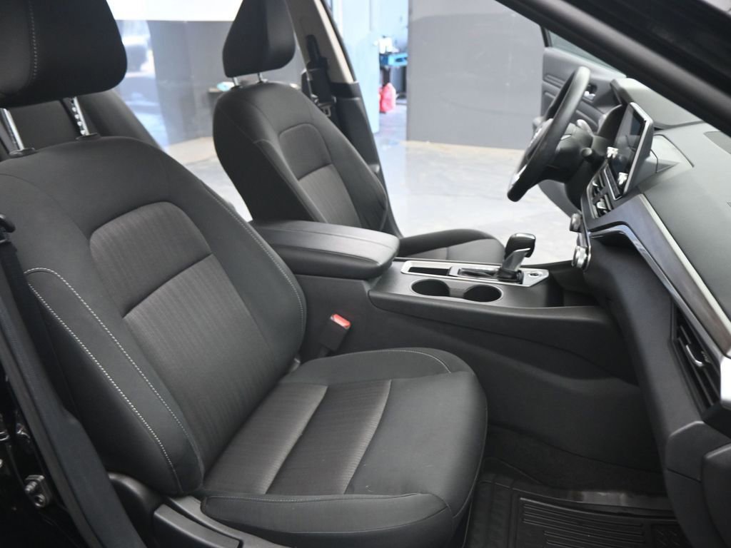 Used 2025 Nissan Altima 2.5 SV image 21