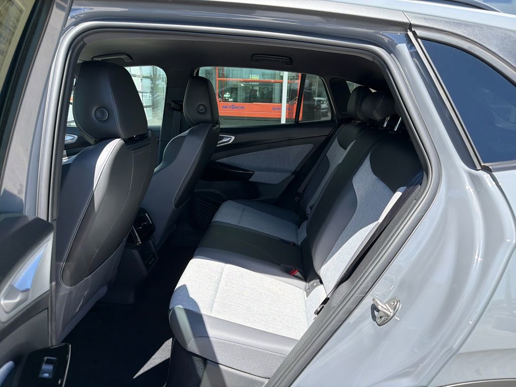 Certified 2023 Volkswagen ID.4 Pro AWD/4WD image 14