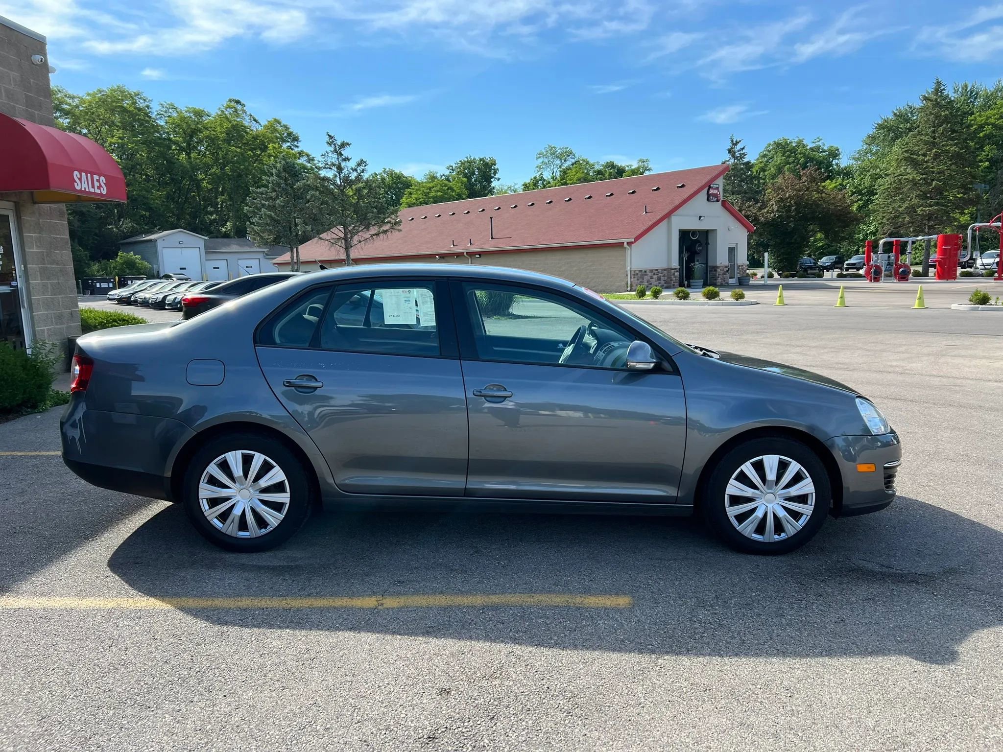 Used 2010 Volkswagen Jetta S FWD image 4