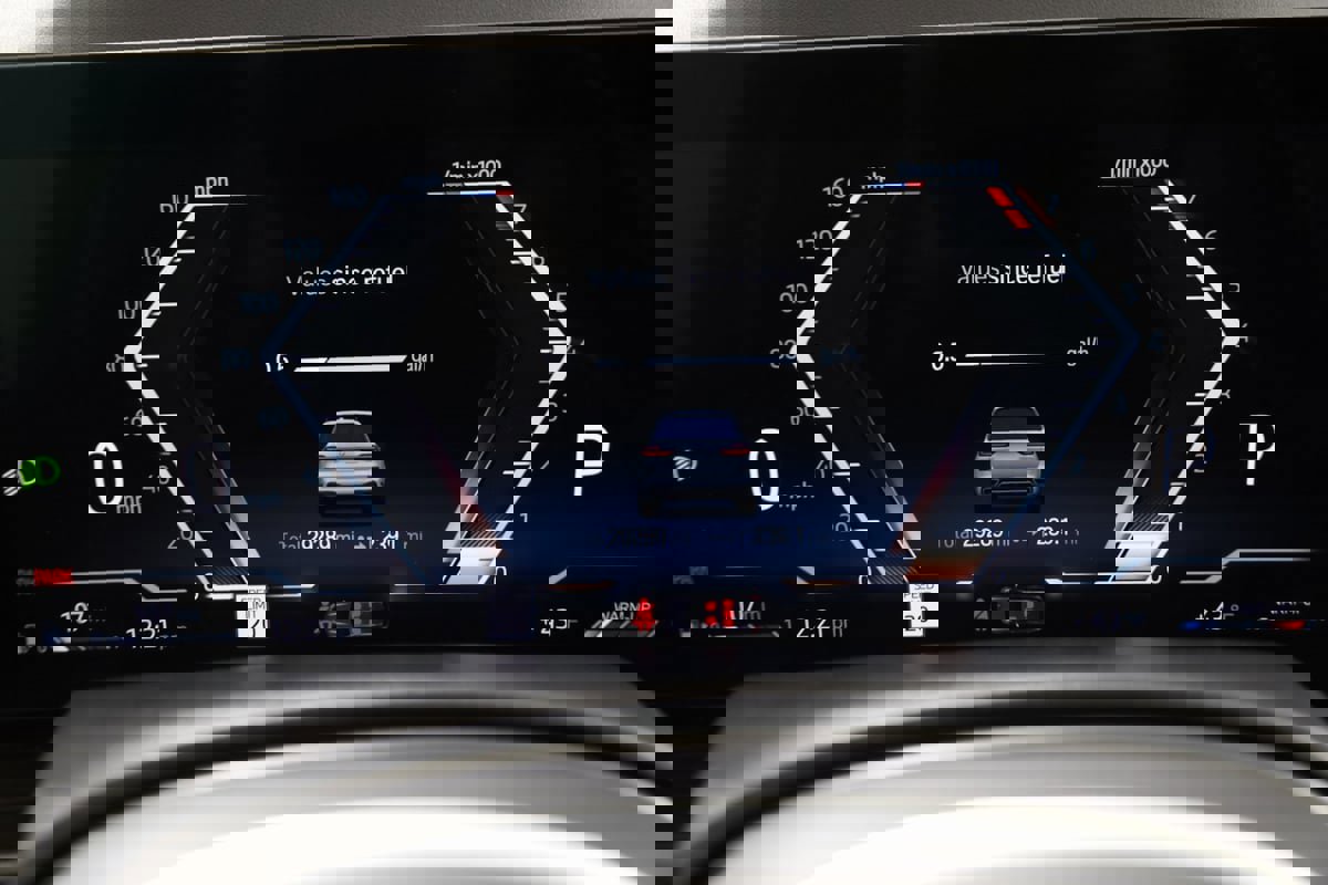 Used 2023 BMW X7 xDrive40i w/ M Sport Package image 24