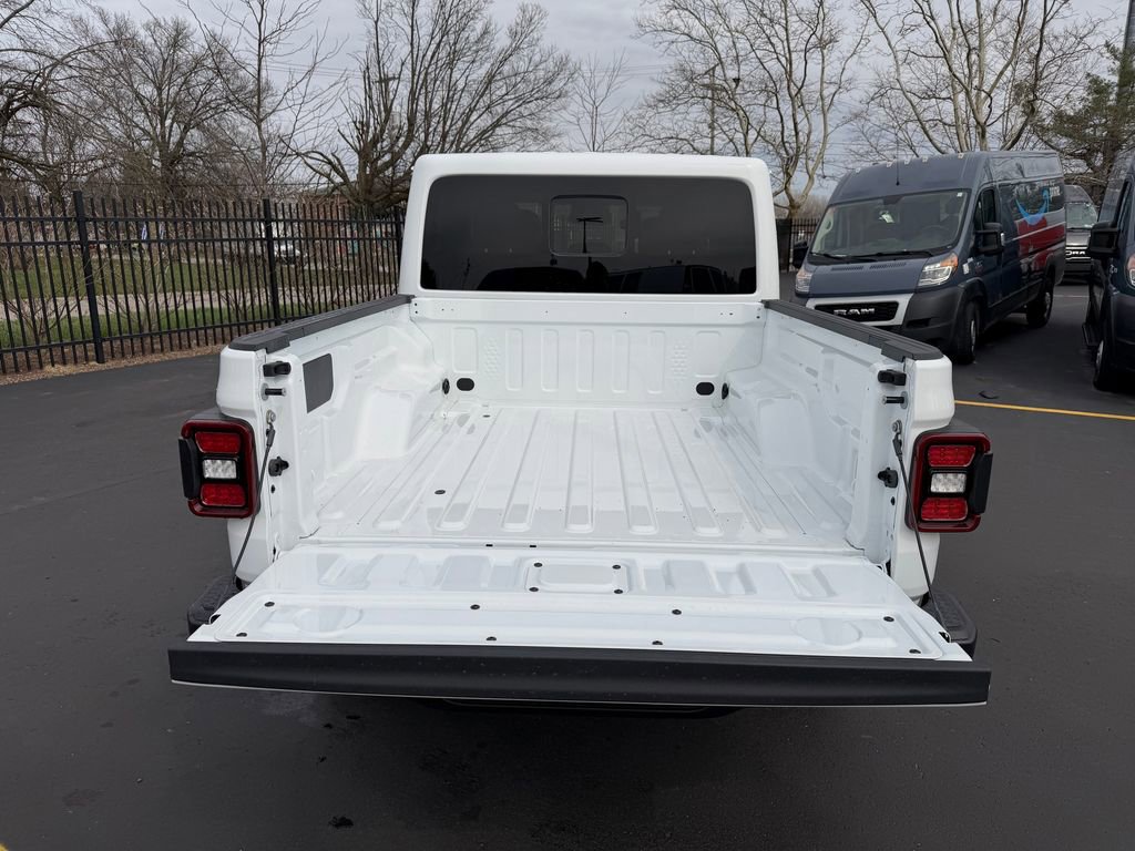 New 2026 Jeep Gladiator Sahara image 7