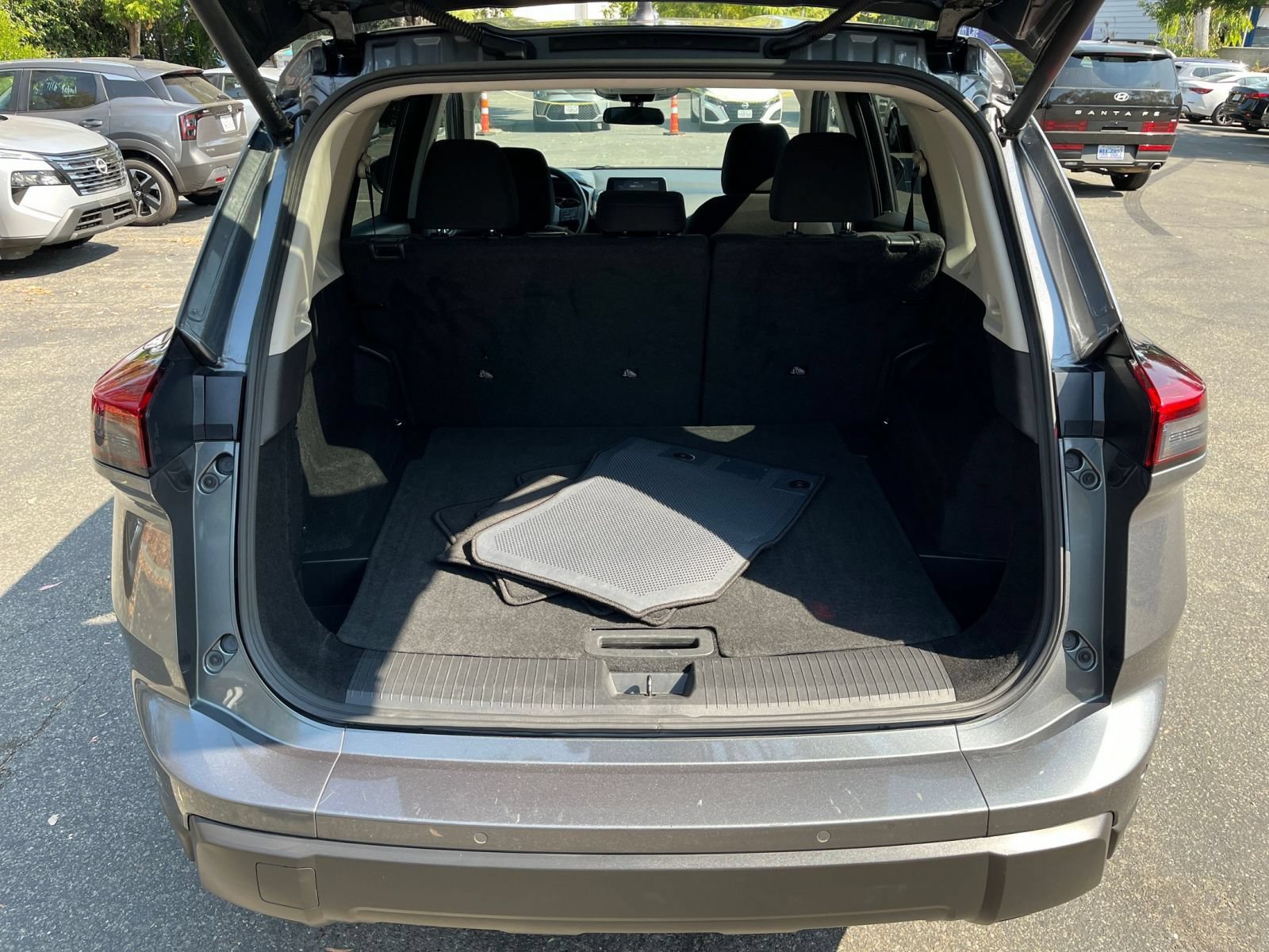 Used 2025 Nissan Rogue SV AWD/4WD image 33