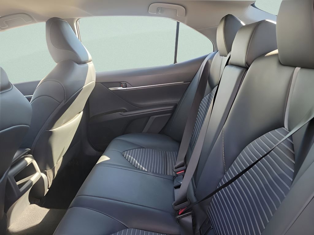 Used 2024 Toyota Camry SE image 9