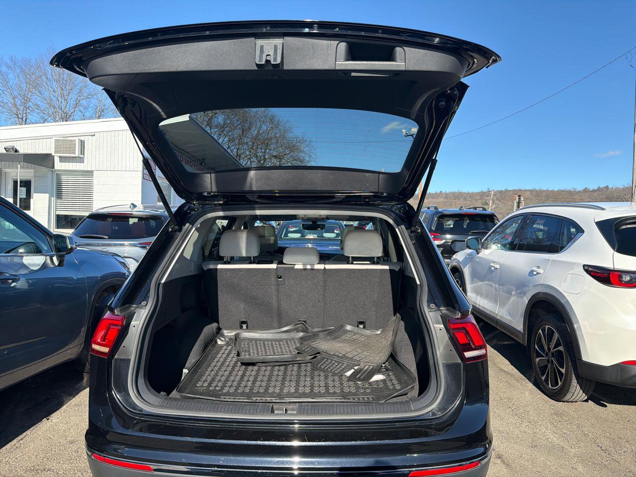 Used 2021 Volkswagen Tiguan SE w/ Panoramic Sunroof Package AWD/4WD image 10