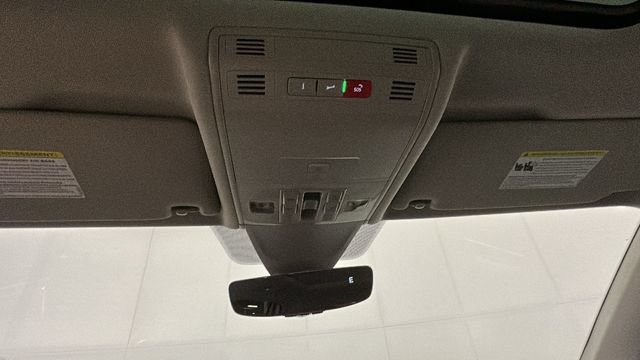 Used 2022 Volkswagen Tiguan SE AWD/4WD image 25