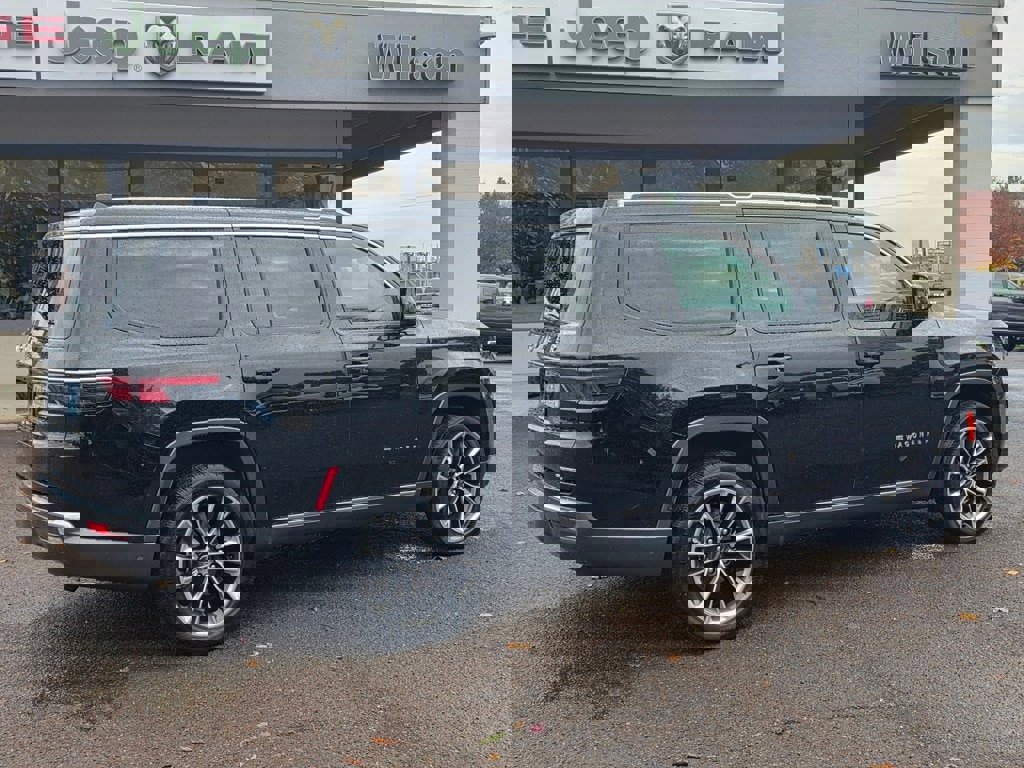 Used 2022 Jeep Wagoneer Series III w/ Premium Group I image 37