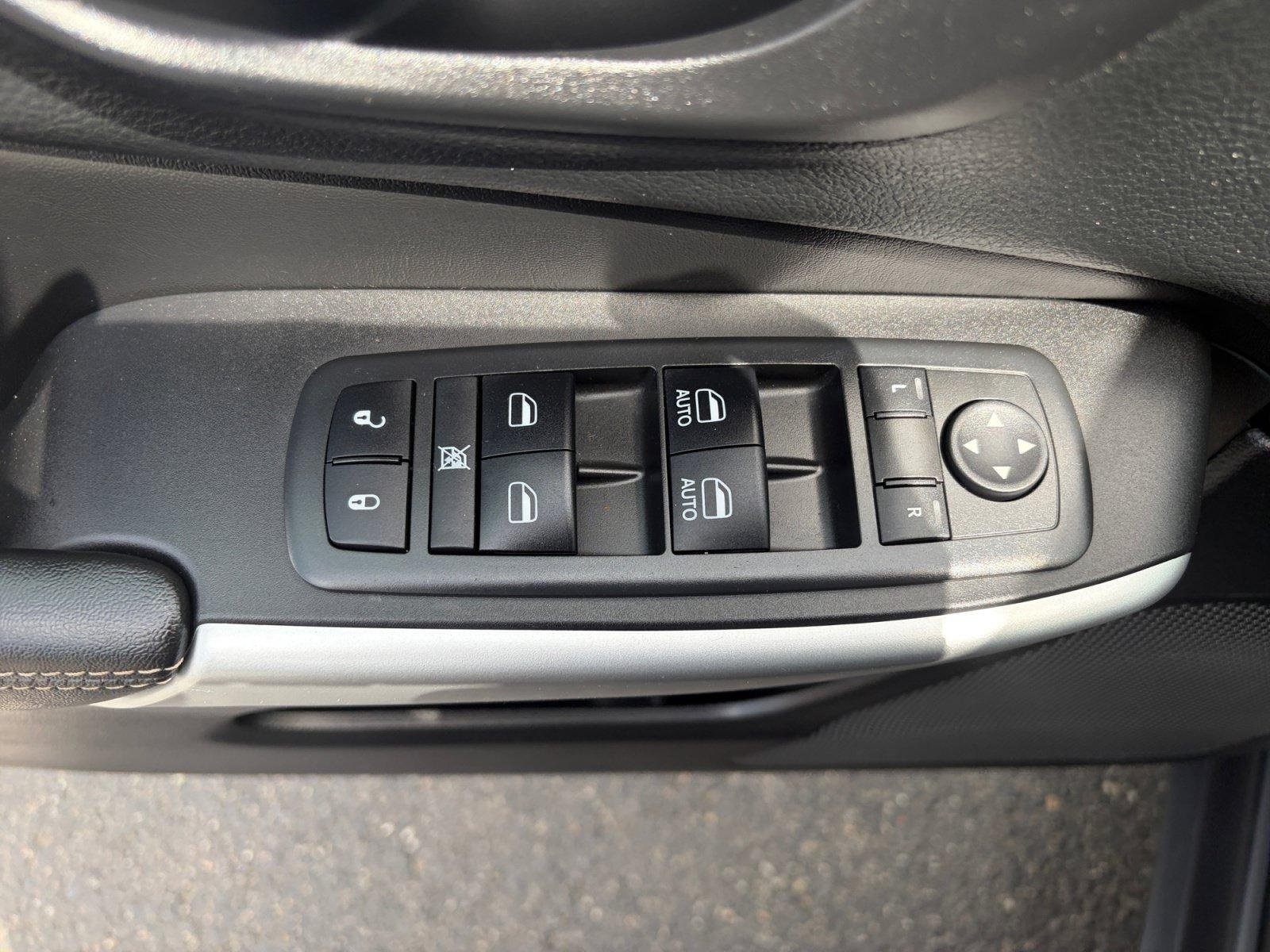 Used 2018 Jeep Cherokee Latitude Plus w/ Cold Weather Group AWD/4WD image 14