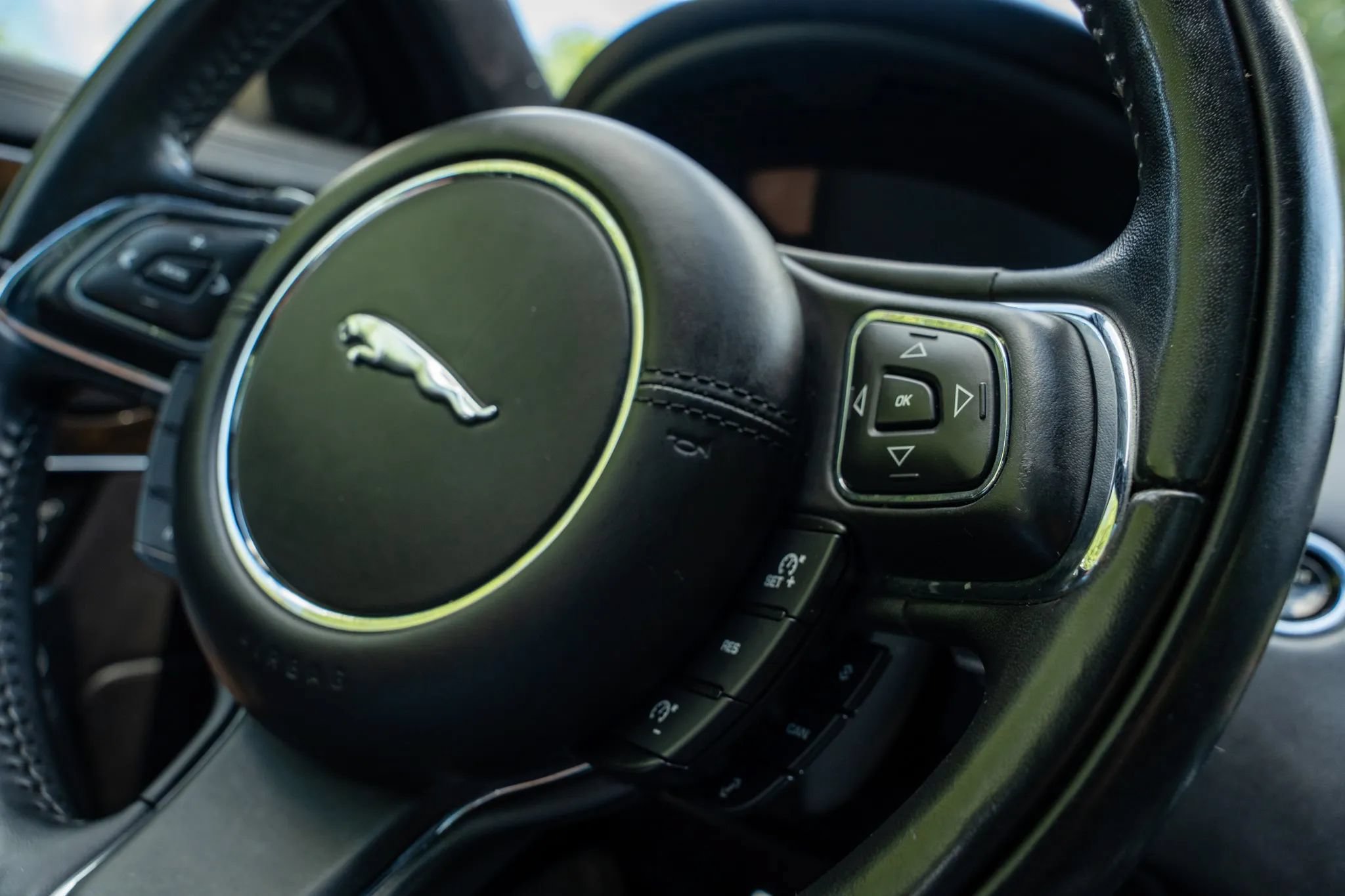 Used 2019 Jaguar XJ L Supercharged RWD image 24