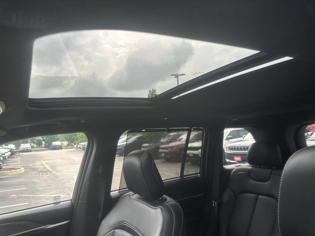 New 2024 Jeep Grand Cherokee Limited 4xe w/ Luxury Tech Group II AWD/4WD image 17