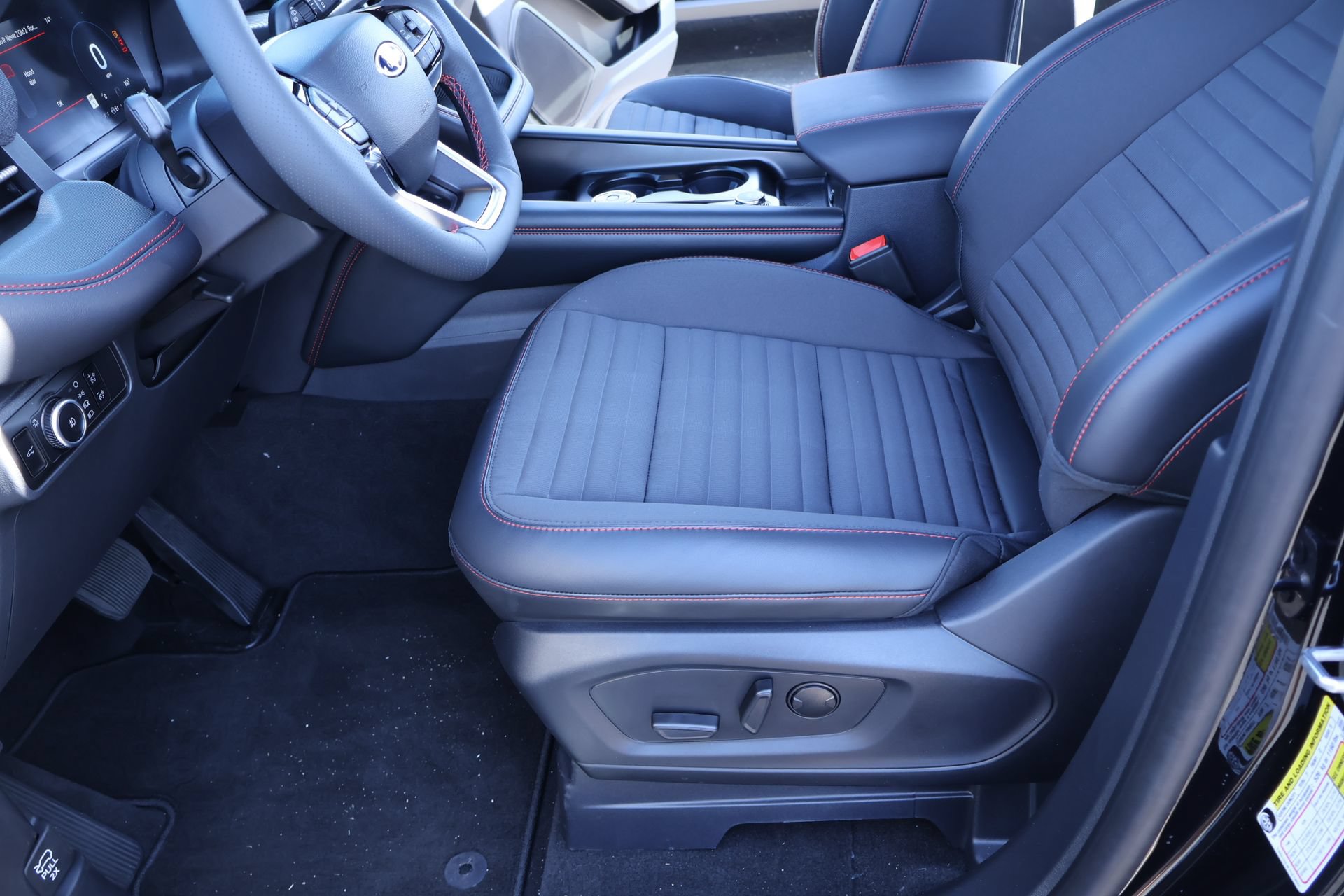 New 2026 Ford Explorer ST-Line w/ ST-Line Street Pack AWD/4WD image 12