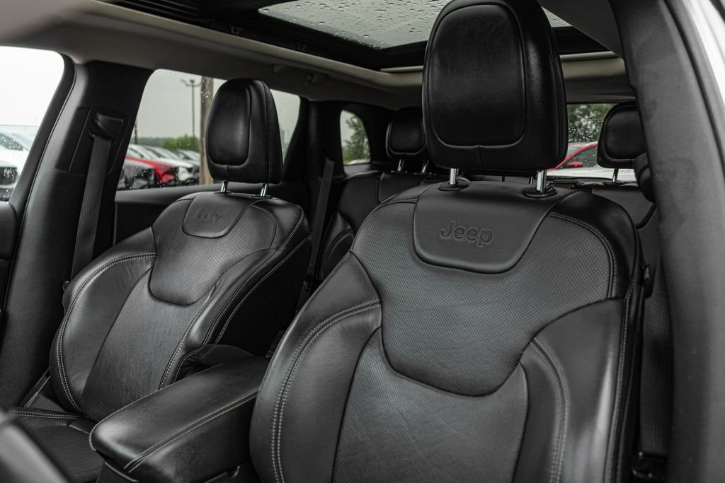 Used 2014 Jeep Cherokee Limited w/ Technology Group AWD/4WD image 13