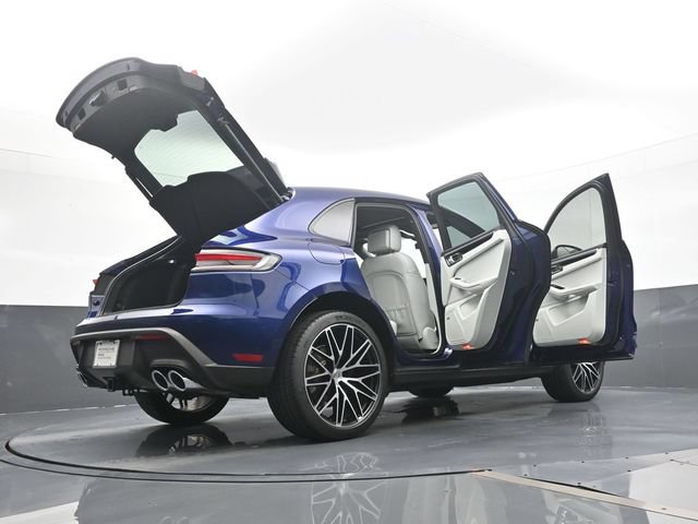 Certified 2025 Porsche Macan AWD/4WD image 27