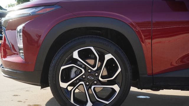 Used 2024 Chevrolet Trax RS w/ Sunroof Package FWD image 5