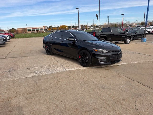 Used 2018 Chevrolet Malibu LT w/ Redline Edition FWD image 10