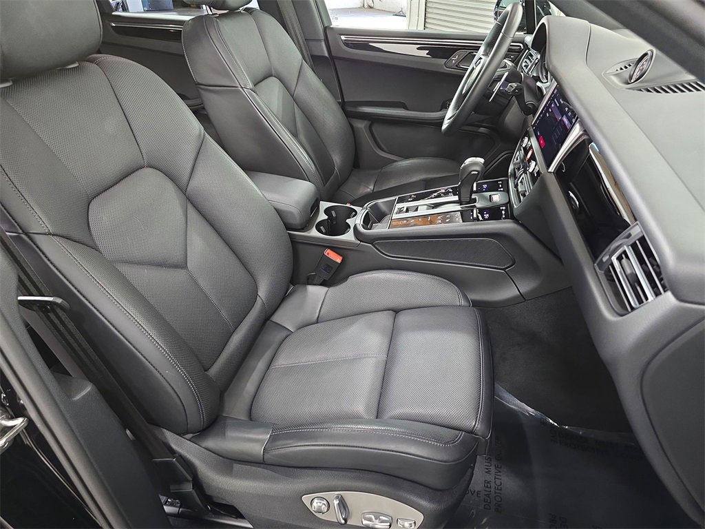 Used 2025 Porsche Macan image 27