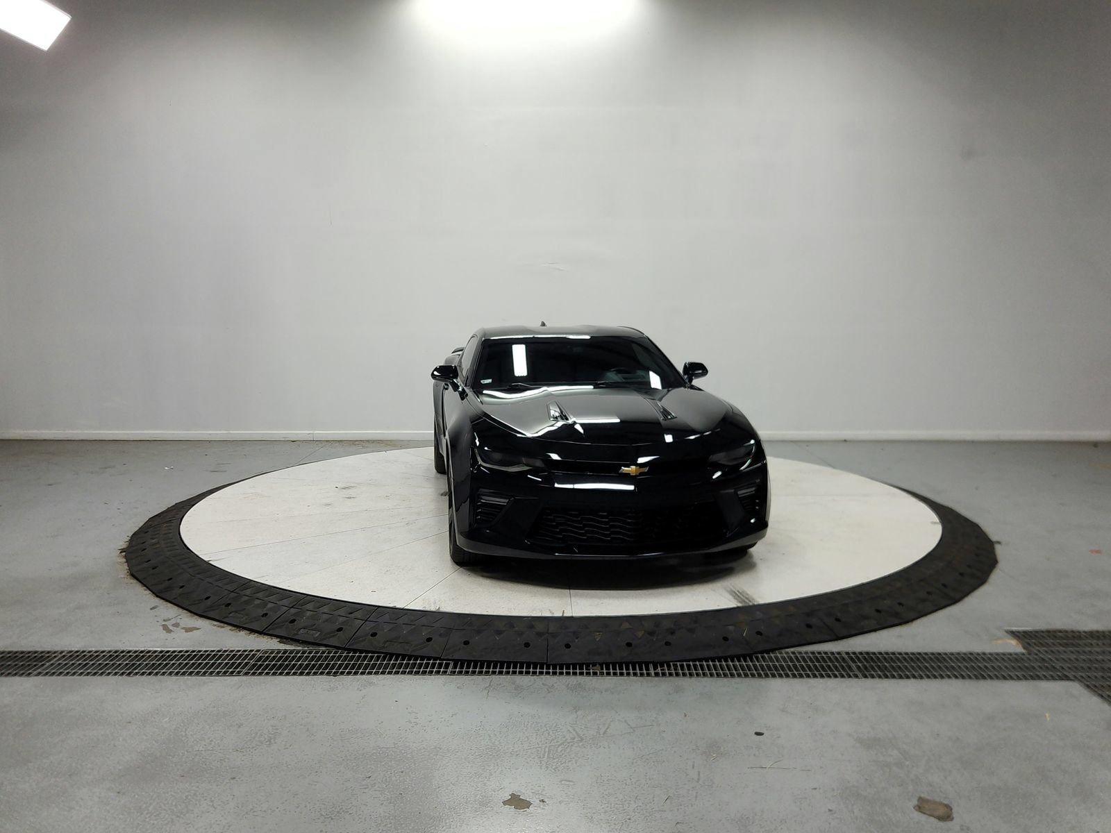 Used 2016 Chevrolet Camaro SS RWD image 2