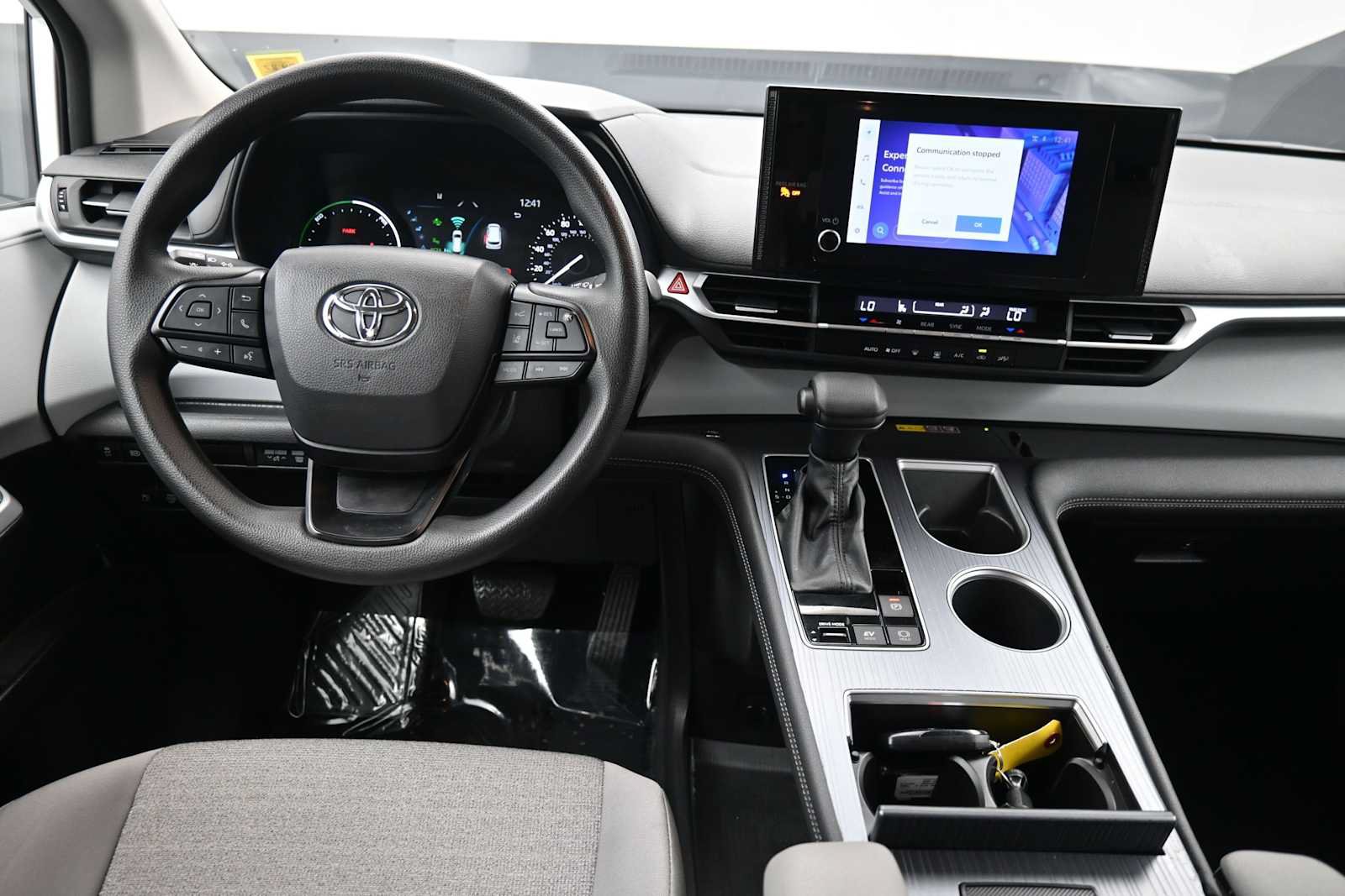 Certified 2025 Toyota Sienna LE FWD image 19