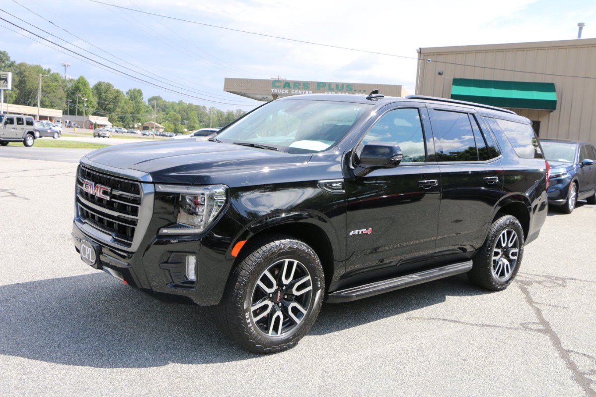 Used 2024 GMC Yukon AT4 w/ Technology Package AWD/4WD image 1