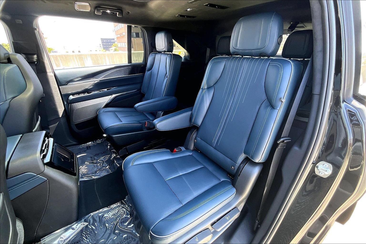 New 2026 Cadillac Escalade IQ Luxury 2 w/ LPO, Floor Liner Package AWD/4WD image 29
