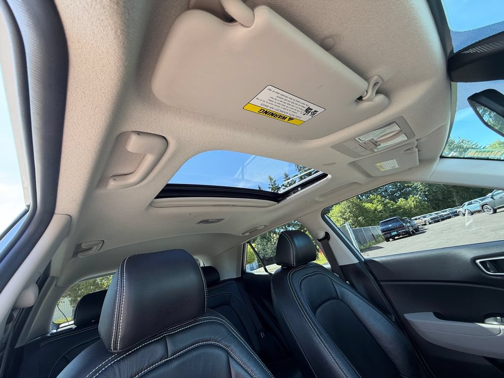 Used 2021 Hyundai Venue SEL w/ Premium Package FWD image 28