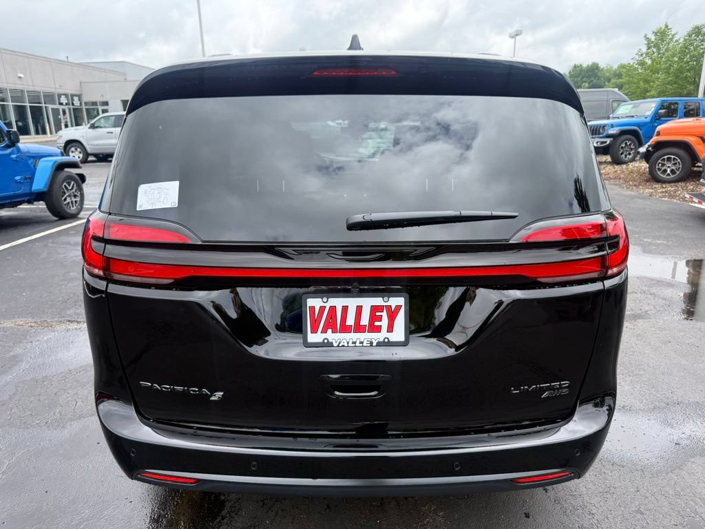 New 2027 Chrysler Pacifica Limited w/ S Appearance Package AWD/4WD image 5