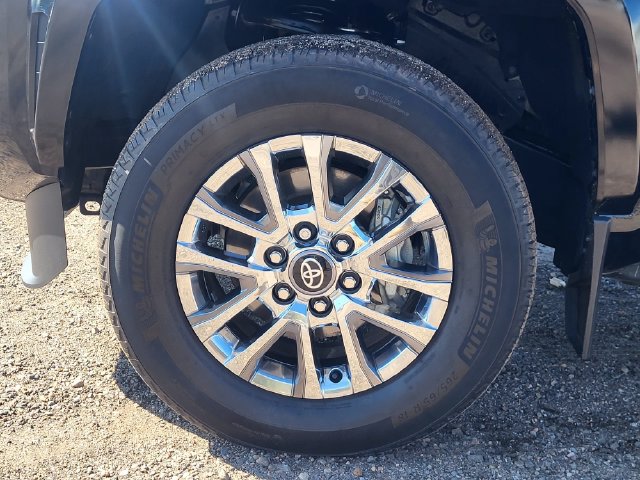 Used 2024 Toyota Tacoma Limited w/ Limited Package (LT) AWD/4WD image 10