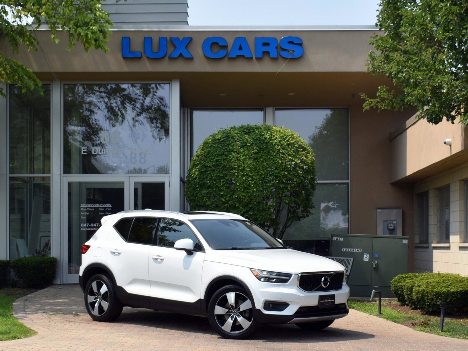 Used 2022 Volvo XC40 T5 Momentum w/ Premium Package