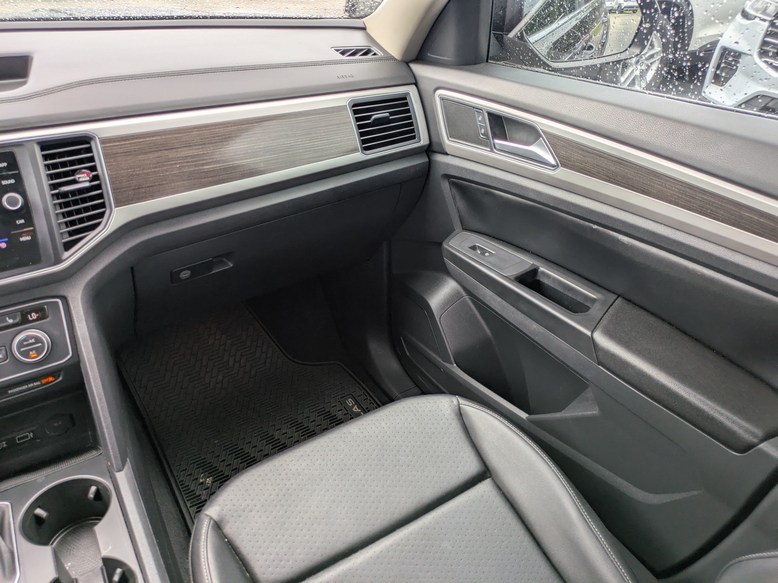 Used 2018 Volkswagen Atlas SE AWD/4WD image 16