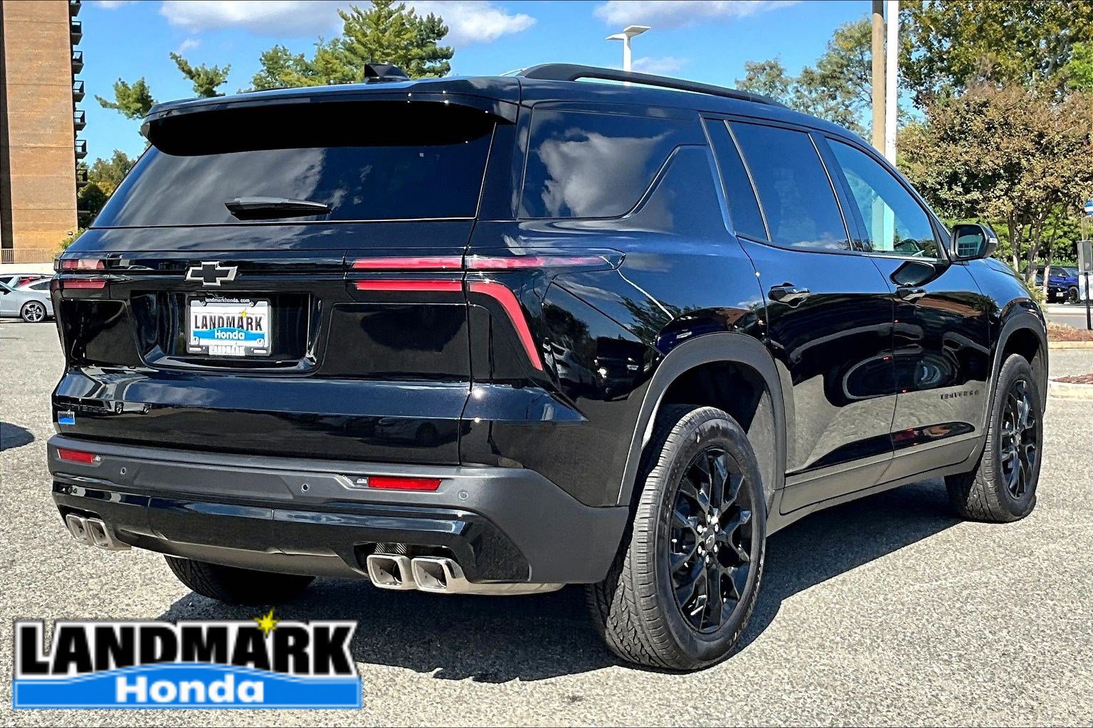 Used 2026 Chevrolet Traverse LT w/ Midnight/Sport Edition FWD image 2