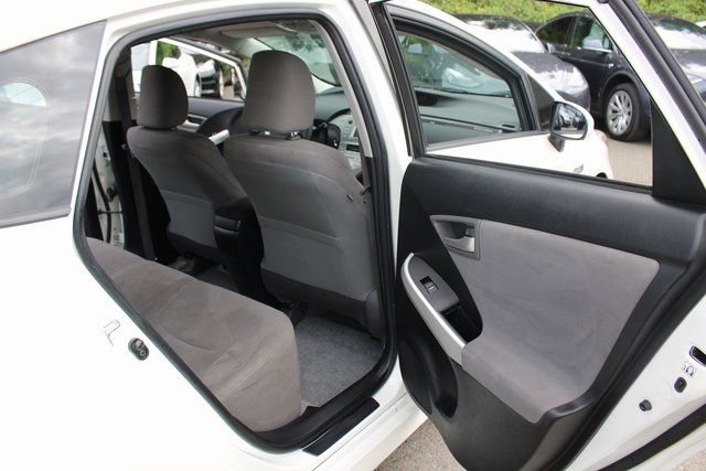 Used 2015 Toyota Prius Prime Plug-In Hybrid image 18