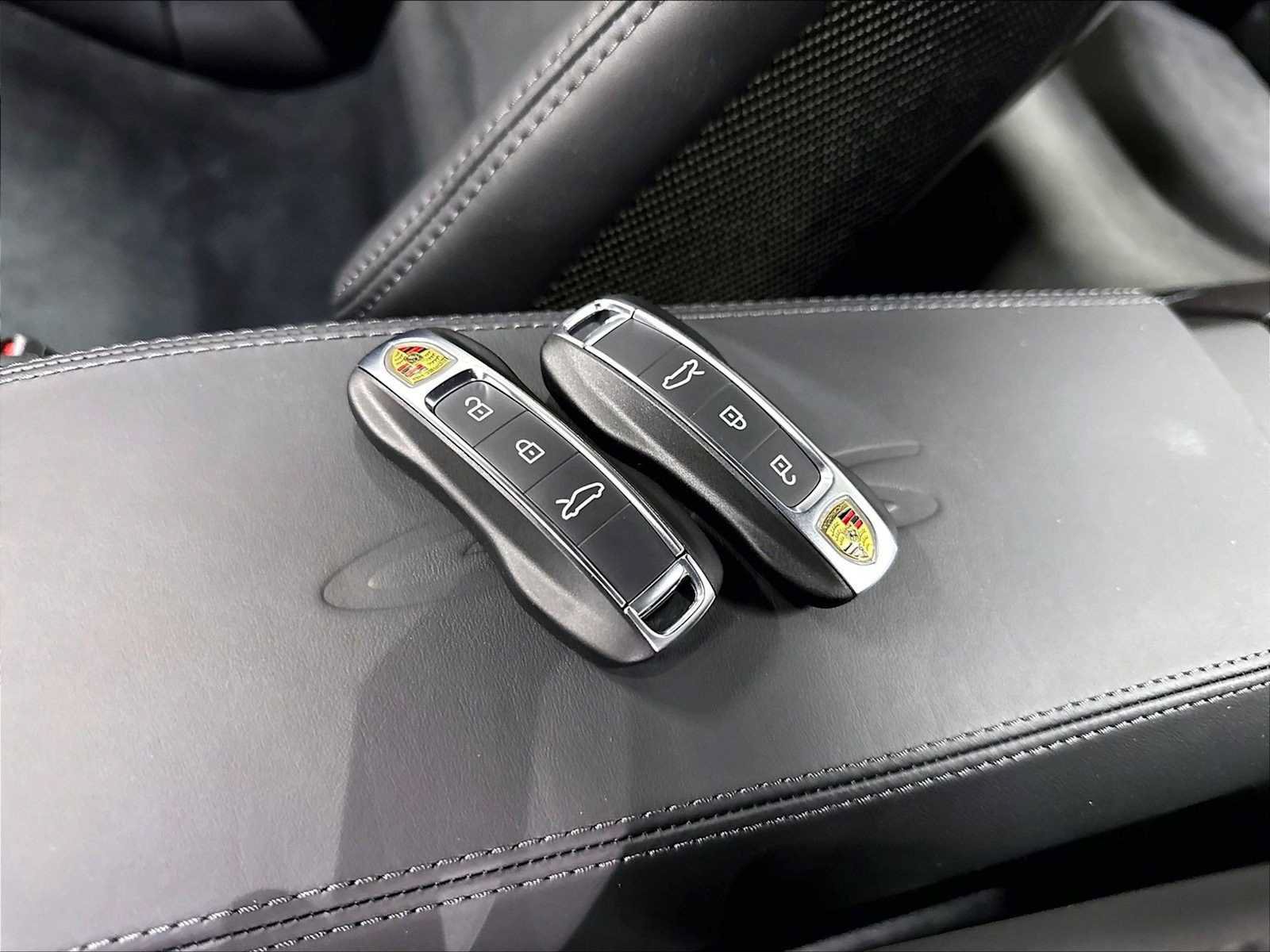 Used 2026 Porsche 911 Carrera 4 GTS AWD/4WD image 38