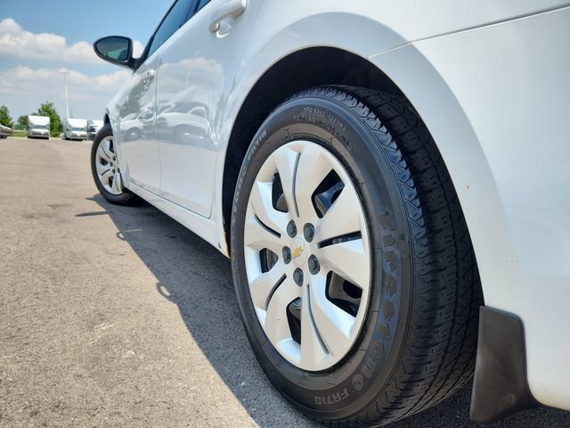 Used 2013 Chevrolet Cruze LS FWD image 17