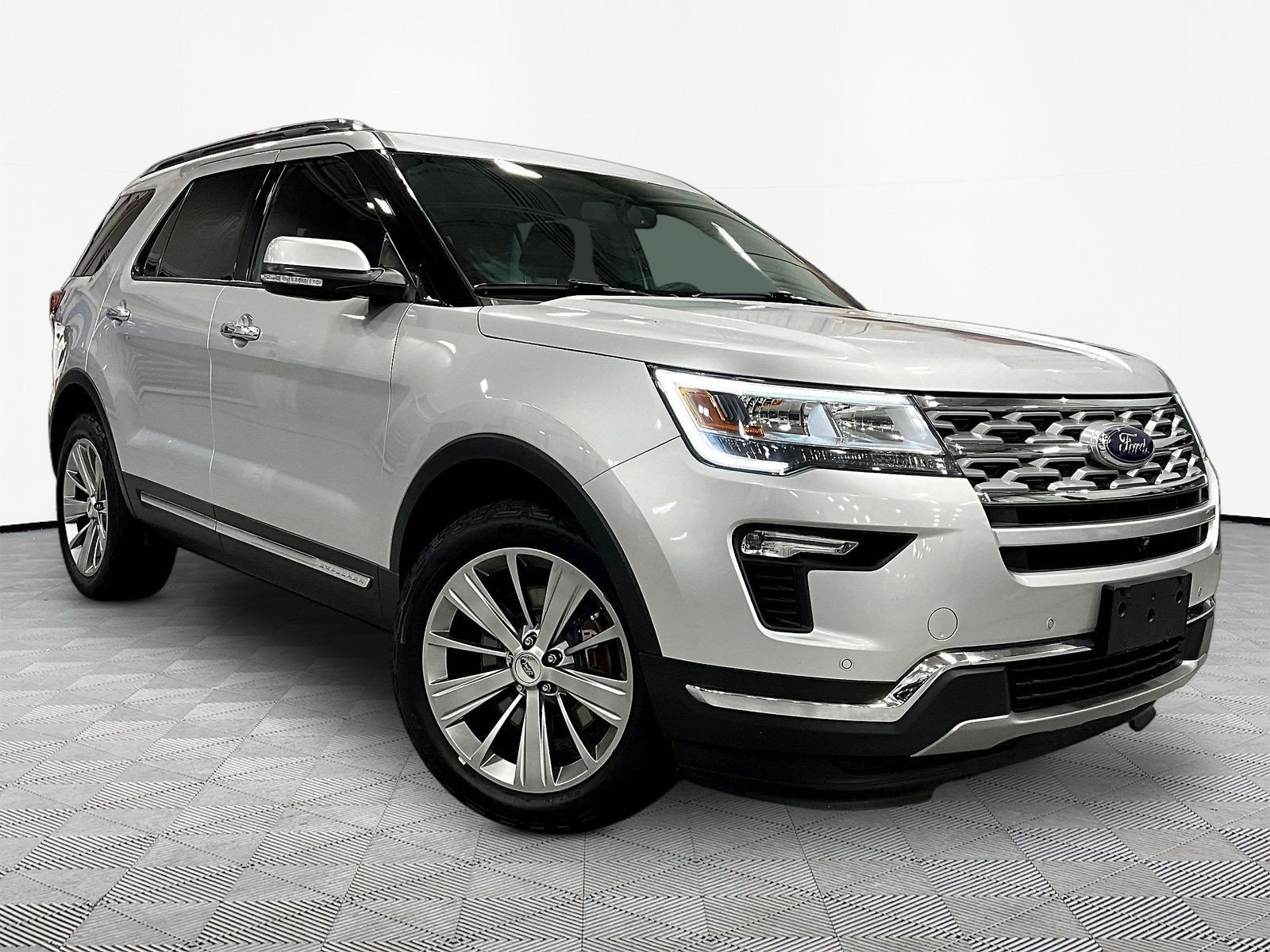 Used 2018 Ford Explorer Limited AWD/4WD image 3