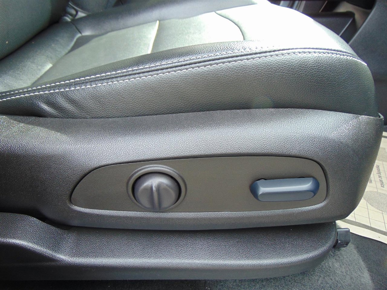 Used 2023 GMC Terrain SLT image 19