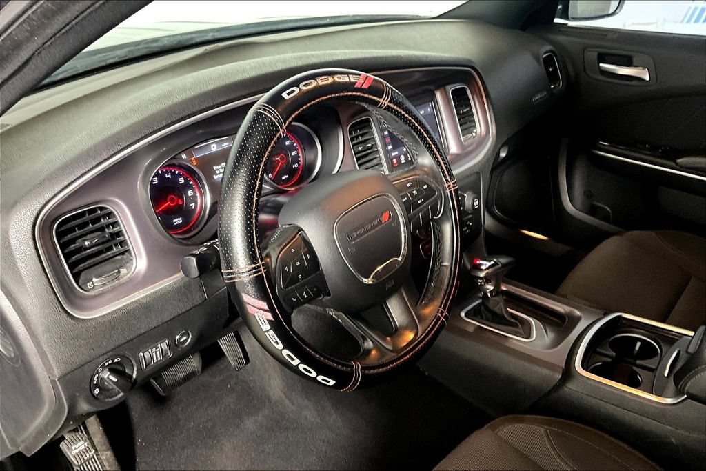 Used 2019 Dodge Charger SXT RWD image 10