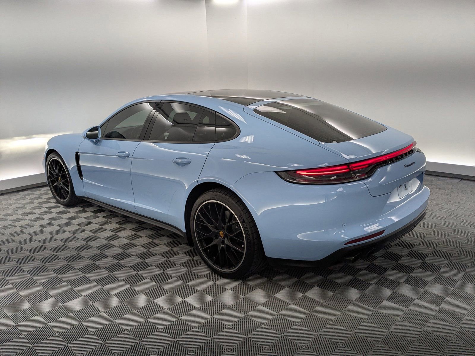 Certified 2023 Porsche Panamera image 12
