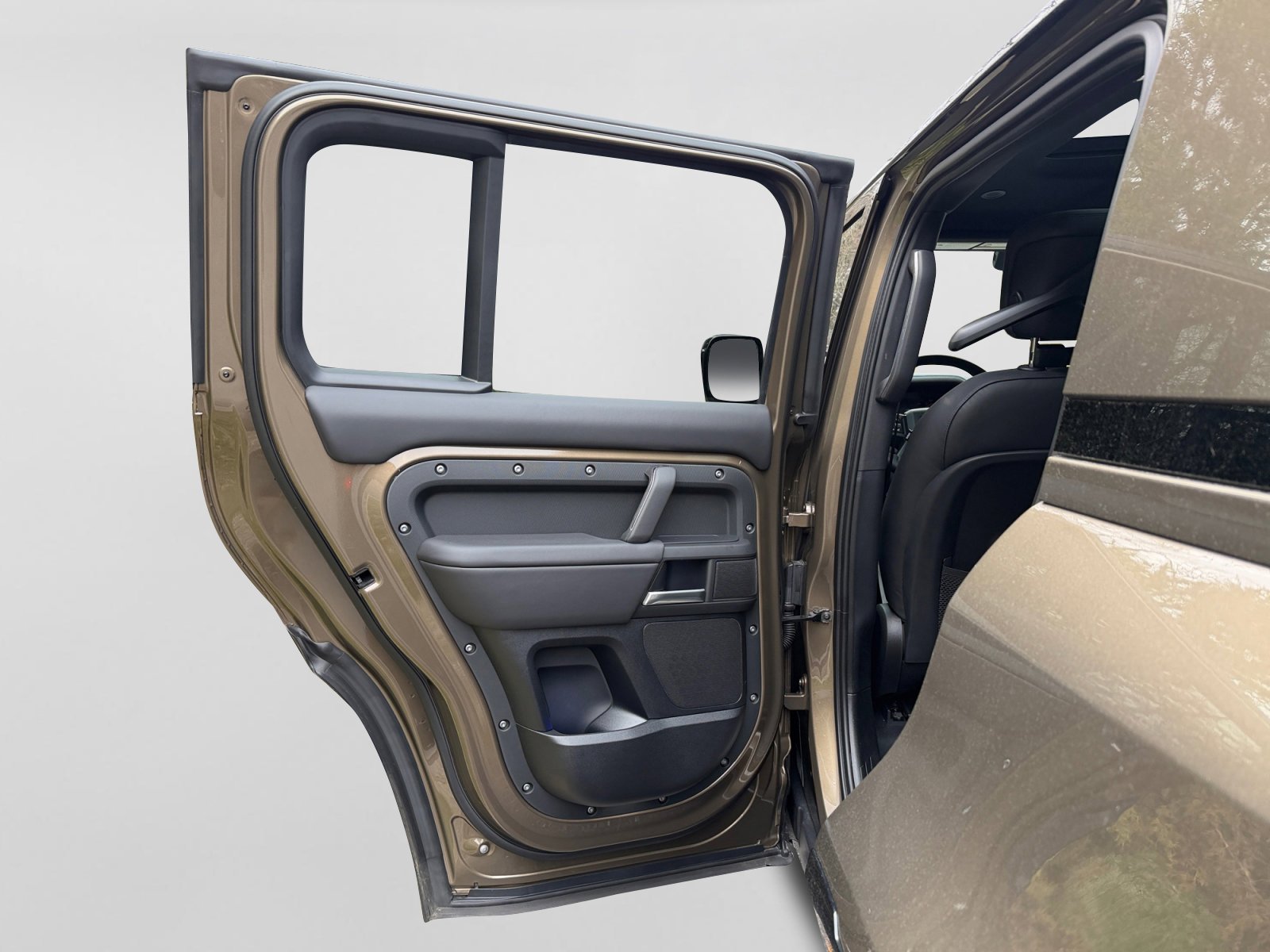 Used 2025 Land Rover Defender 110 X-Dynamic SE image 17