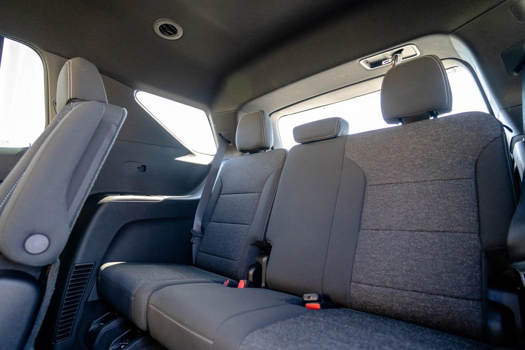 Used 2025 Chevrolet Traverse LT image 33